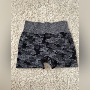 NWOT BLACK CAMO ATHLETIC SHORTS